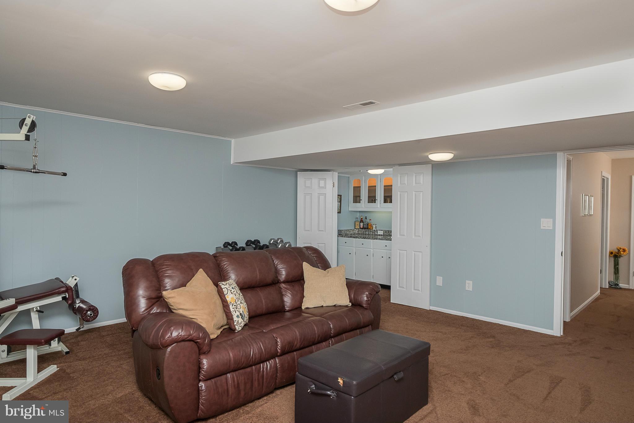 BAY HILLS - Residential