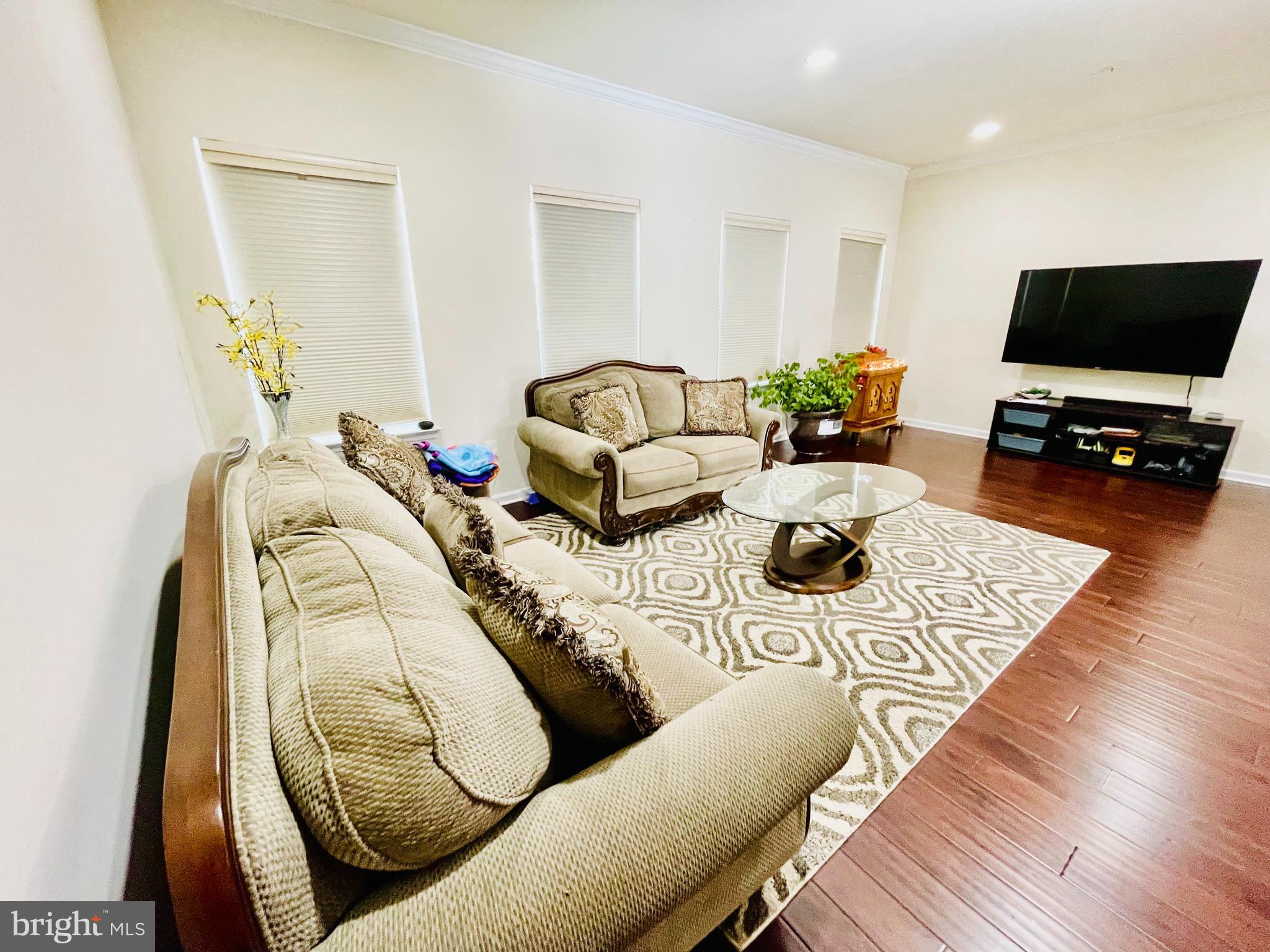 OXFORD SQUARE - Residential Lease