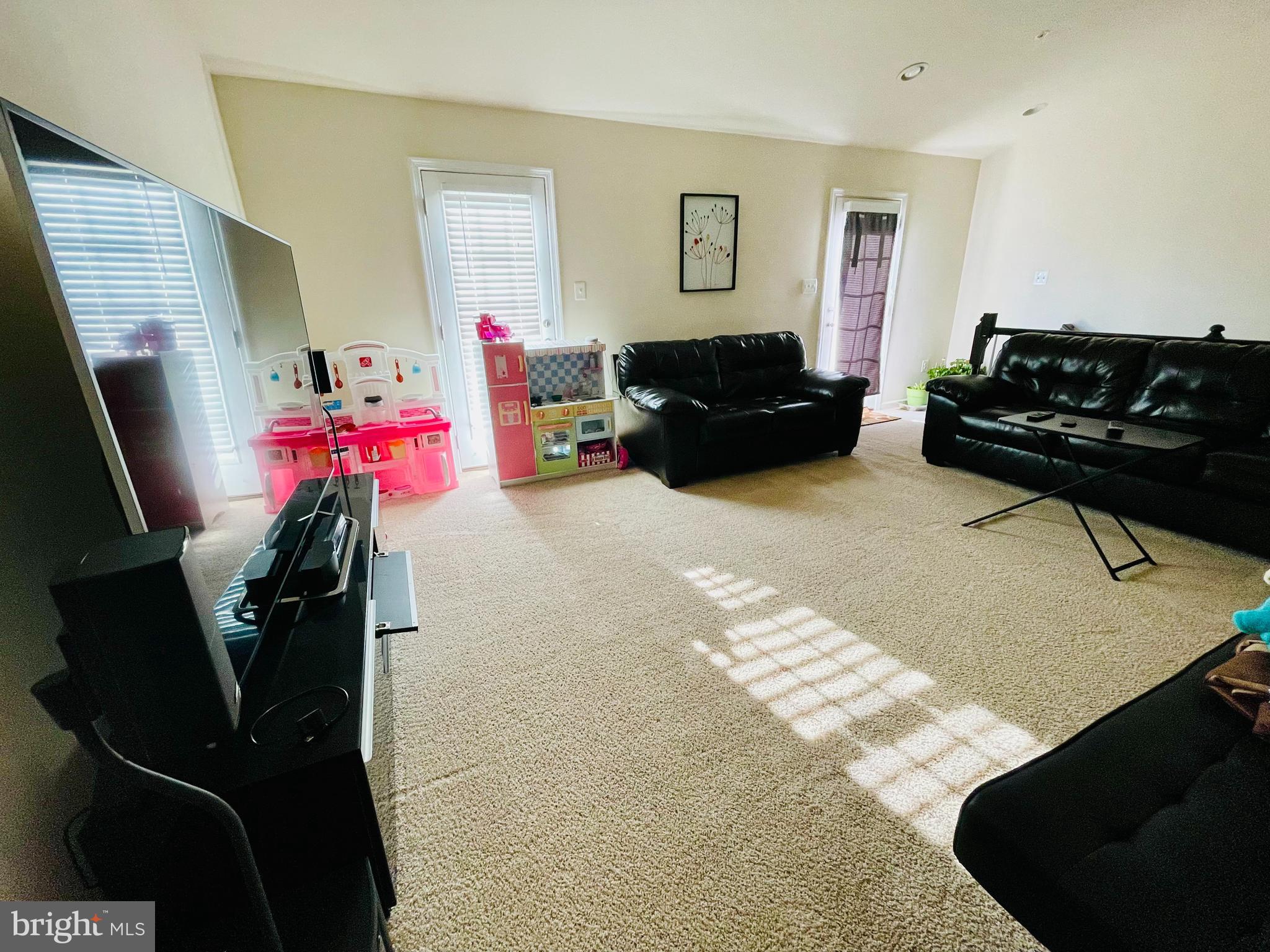 OXFORD SQUARE - Residential Lease