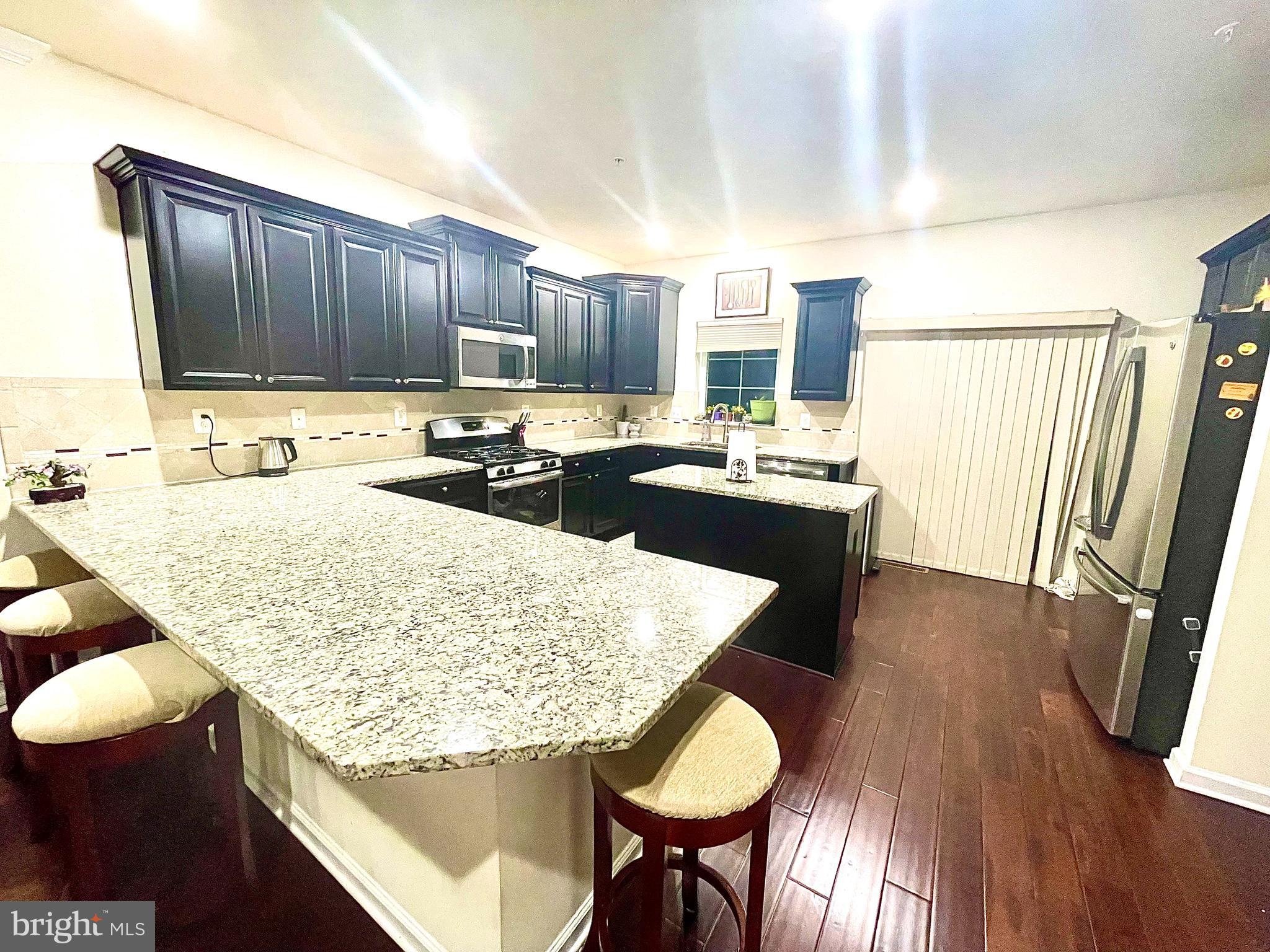 OXFORD SQUARE - Residential Lease