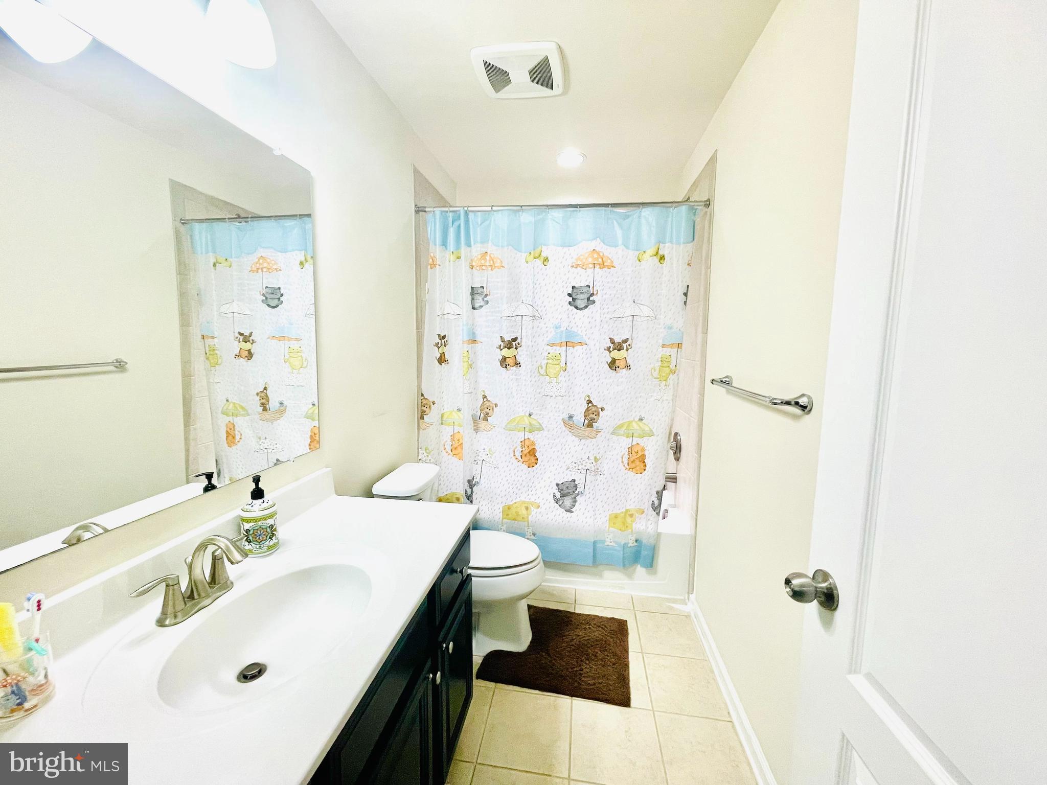 OXFORD SQUARE - Residential Lease