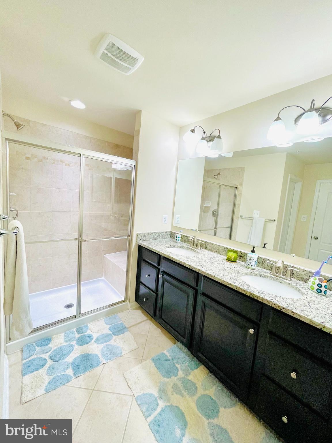 OXFORD SQUARE - Residential Lease