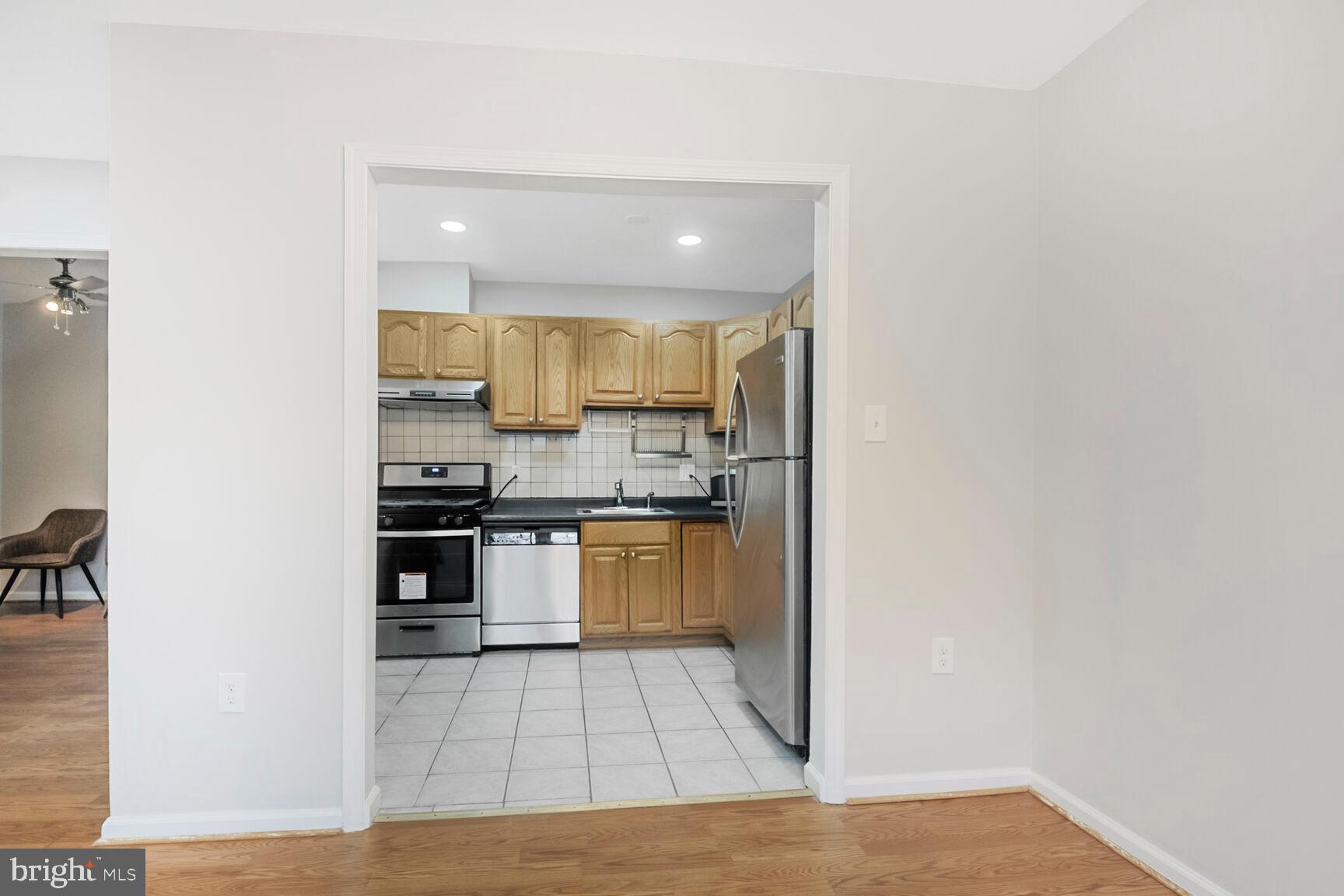 PLYMOUTH GARDENS - Residential Lease