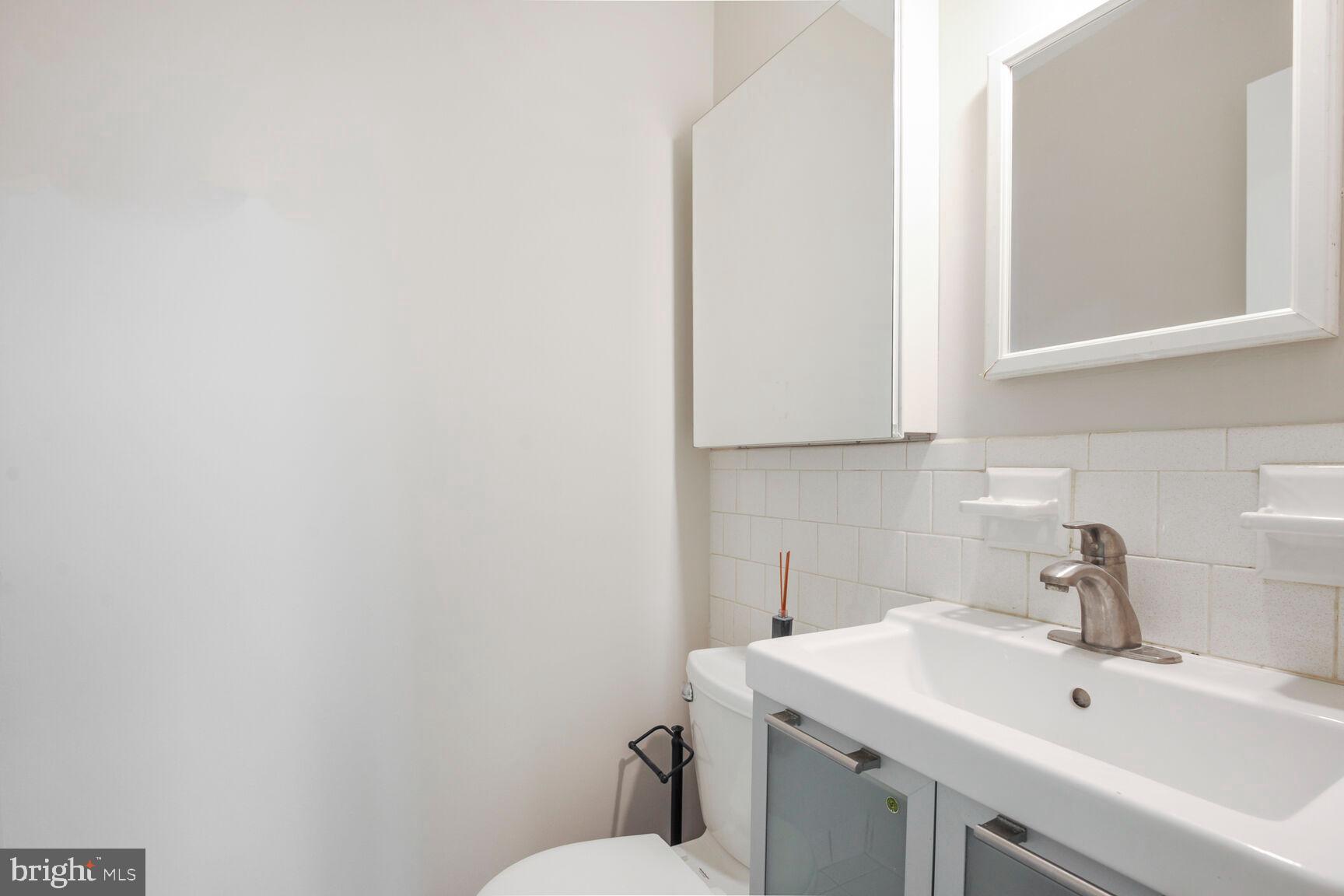 PLYMOUTH GARDENS - Residential Lease