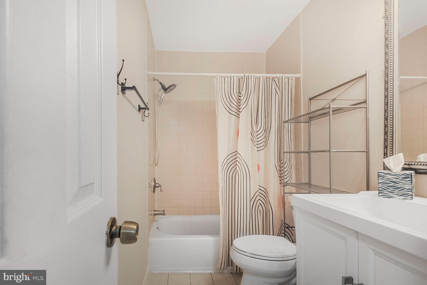 PLYMOUTH GARDENS - Residential Lease