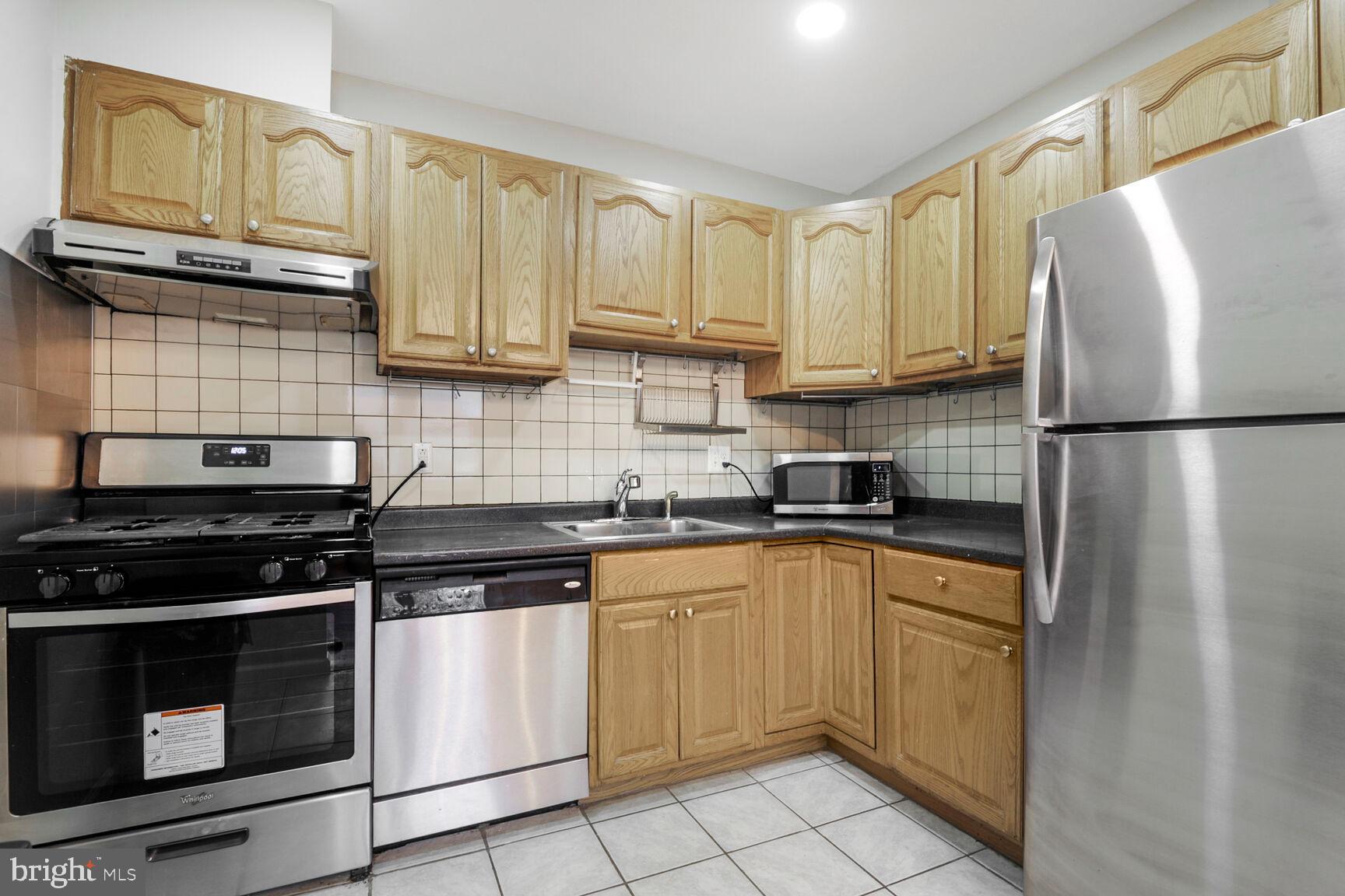 PLYMOUTH GARDENS - Residential Lease