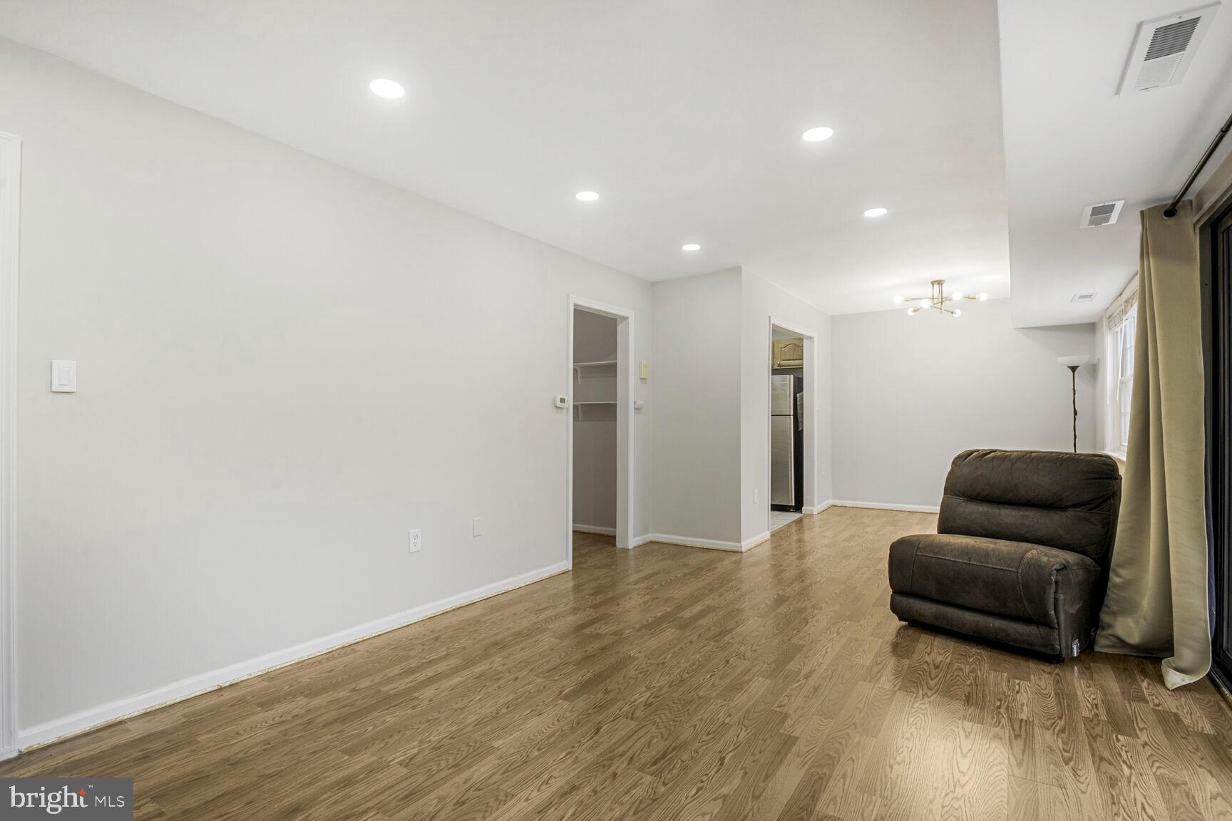 PLYMOUTH GARDENS - Residential Lease