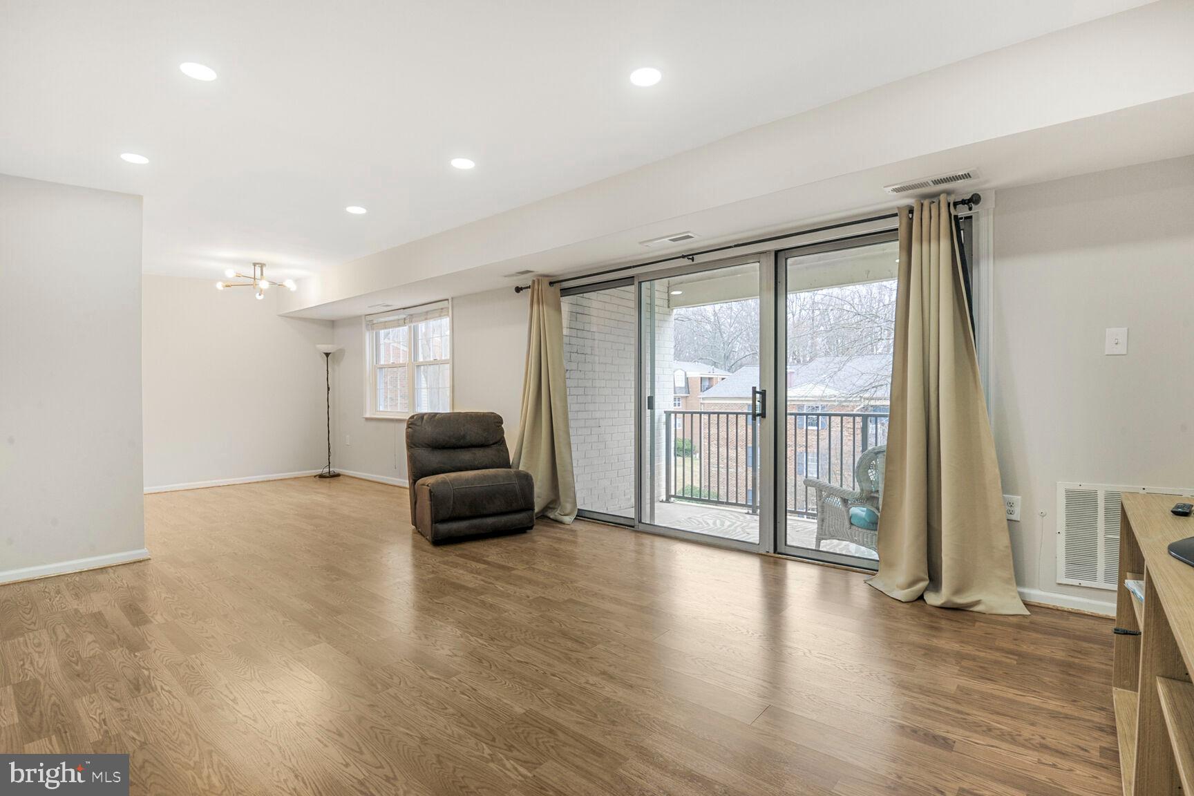 PLYMOUTH GARDENS - Residential Lease