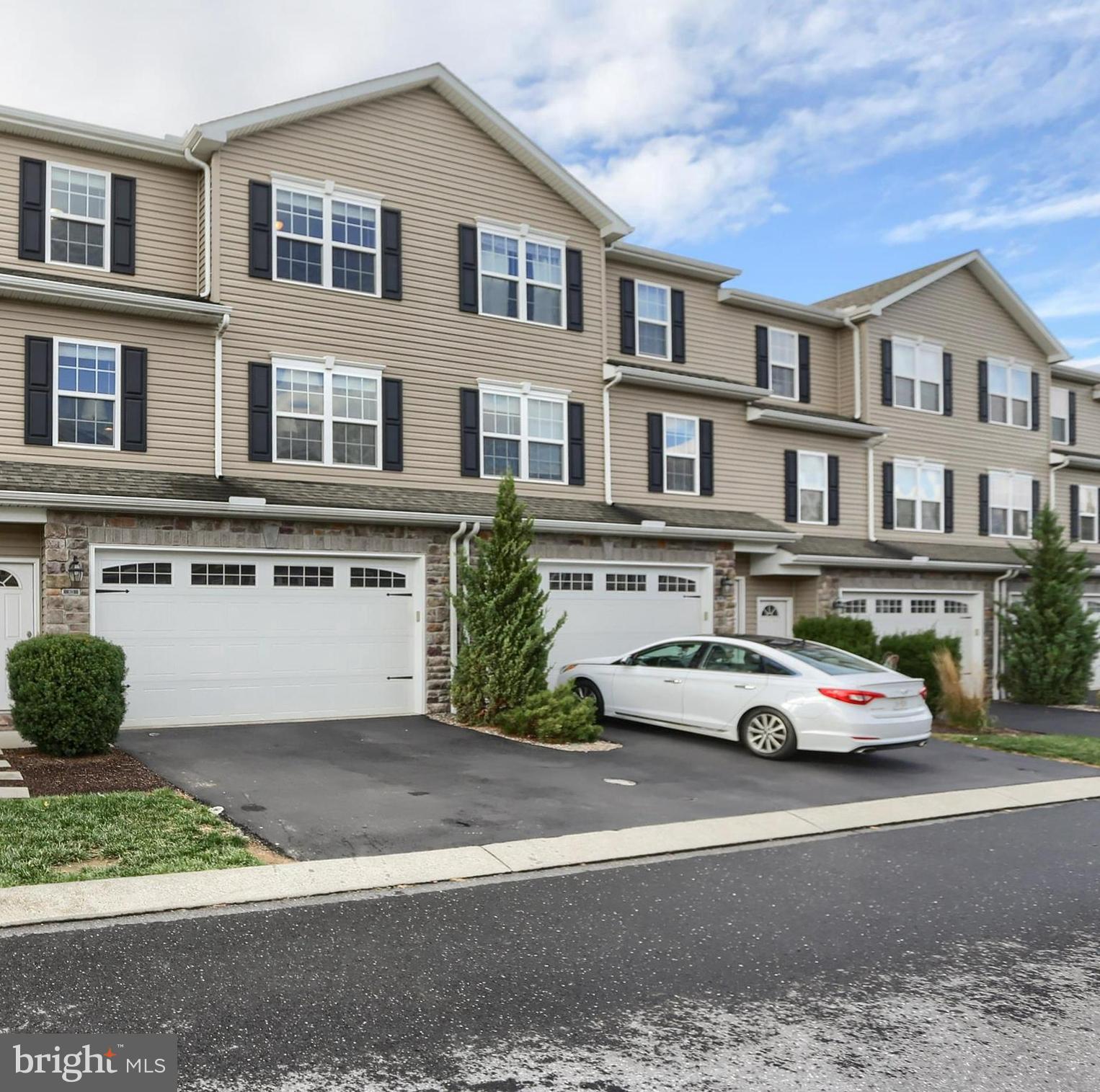 SPRING ROCK - Residential Lease