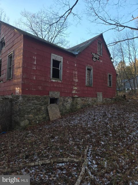 Photo of 15 Spruce Street, MT POCONO, PA 18344 (MLS # PAMR2006228)