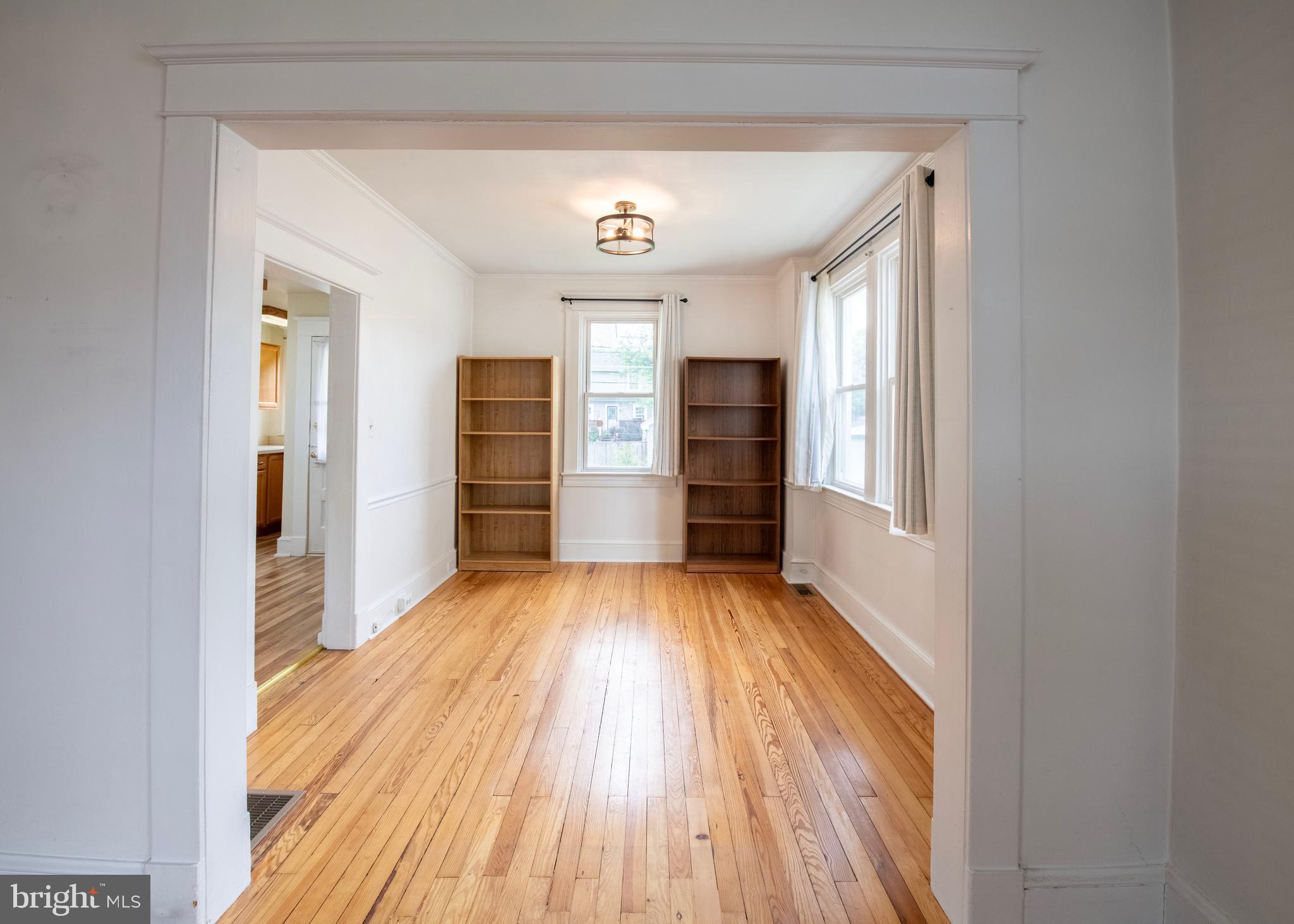 10 HAWTHORNE AVENUE
