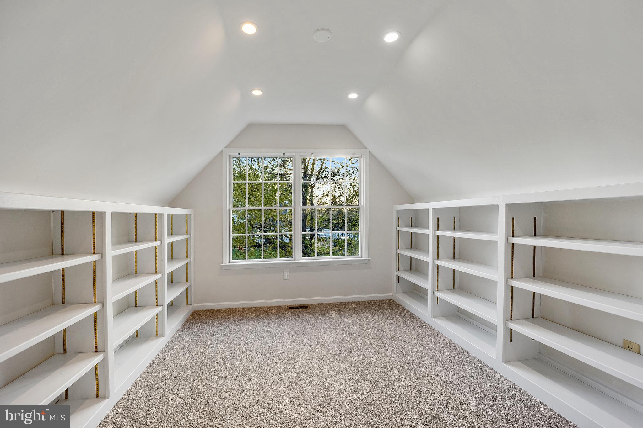 OAK TREE FARMS - Residential