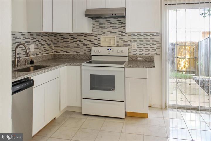 OAK MANOR TWN HSE CONDO - Residential