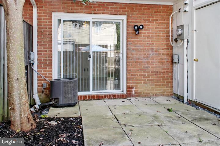 OAK MANOR TWN HSE CONDO - Residential