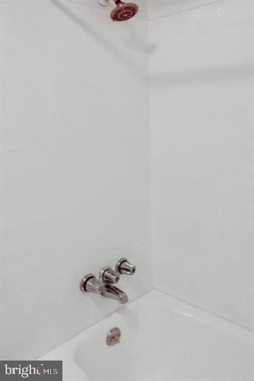 OAK MANOR TWN HSE CONDO - Residential