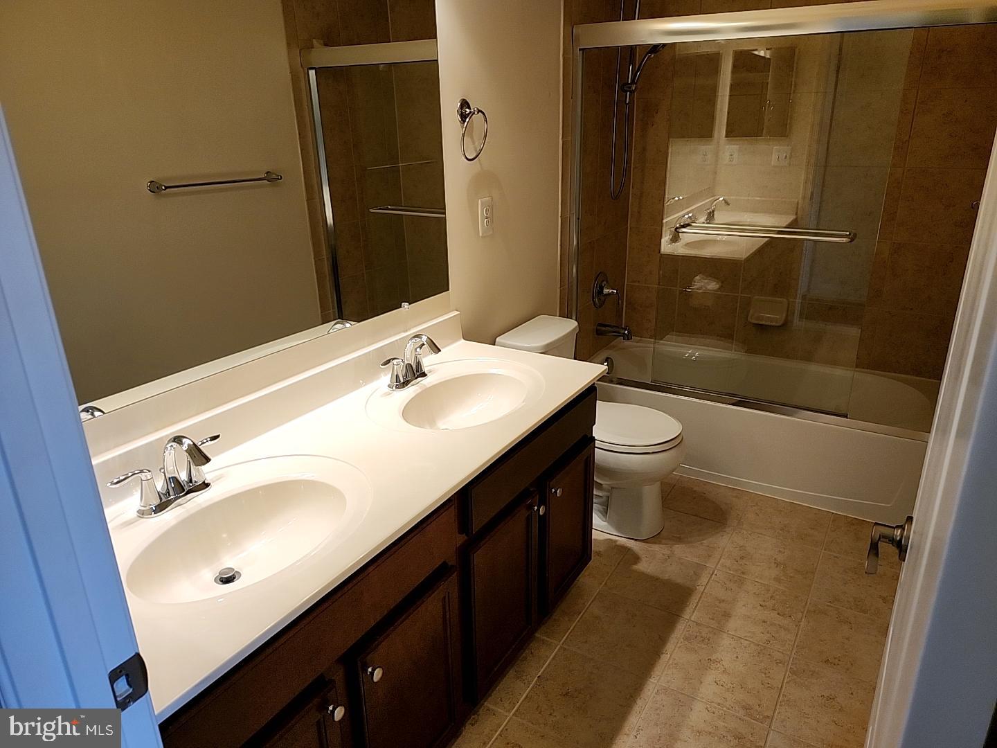 CHELSEA MANOR - Residential Lease