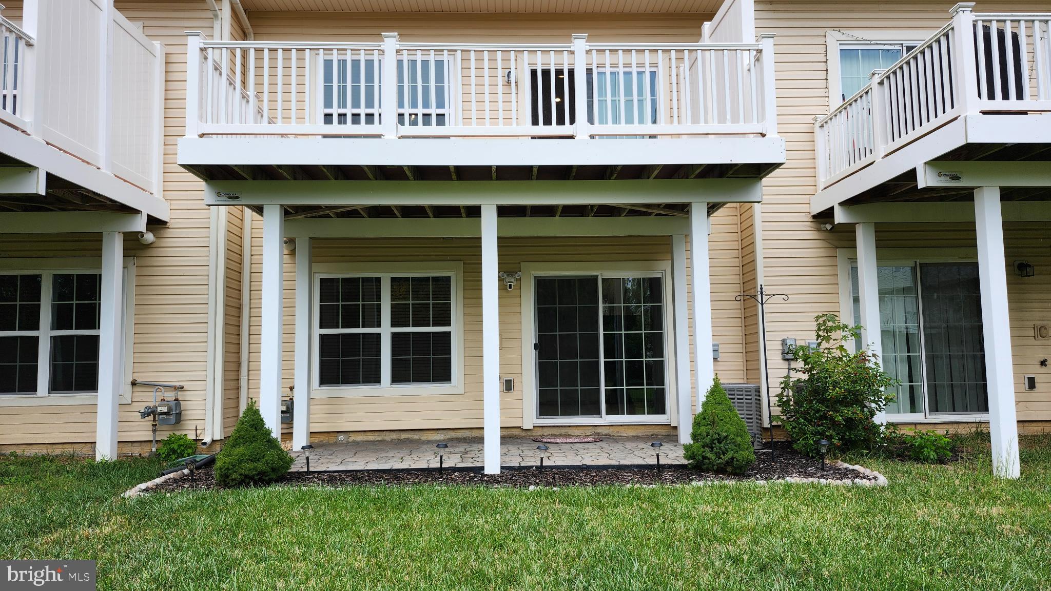 CHELSEA MANOR - Residential Lease