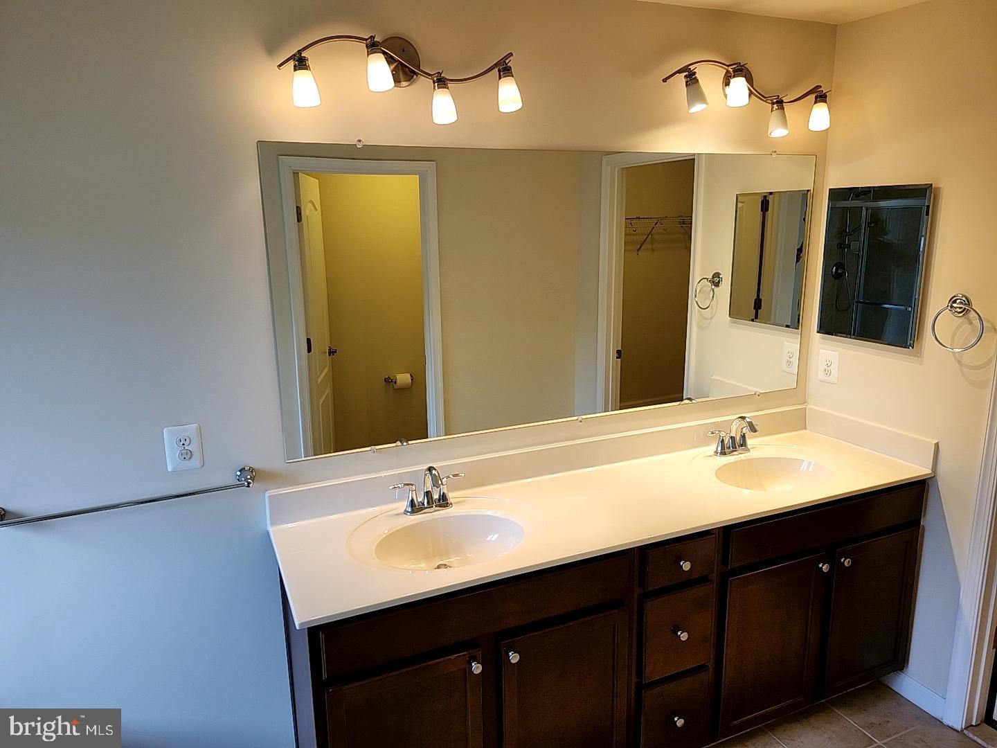 CHELSEA MANOR - Residential Lease