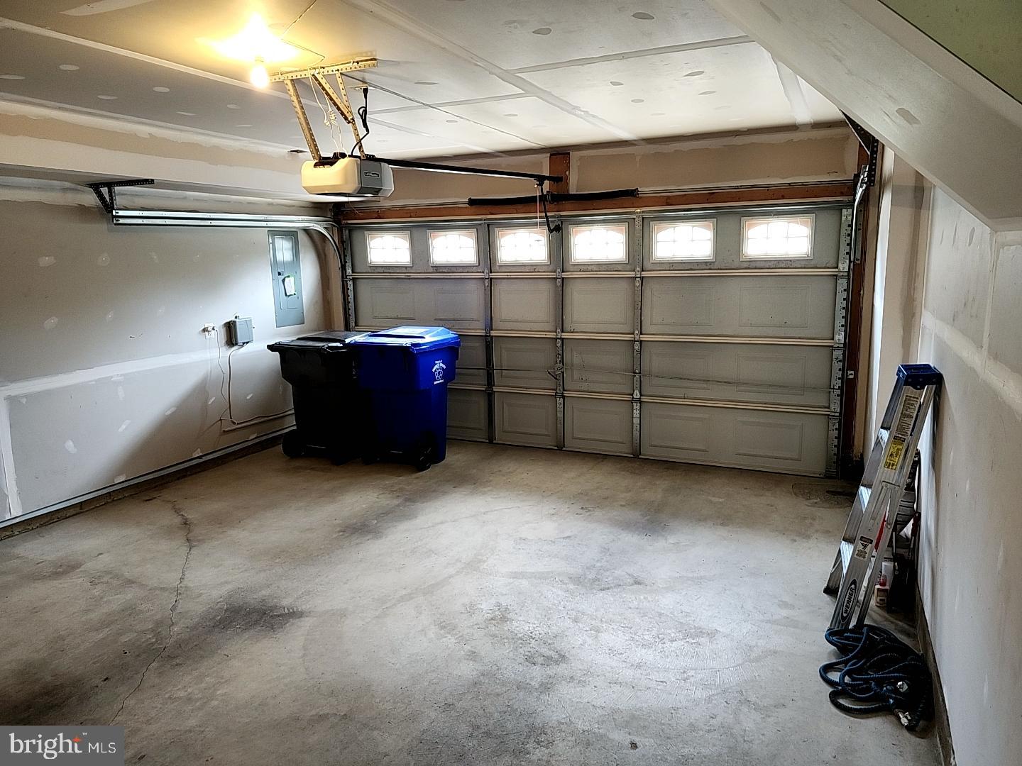 CHELSEA MANOR - Residential Lease