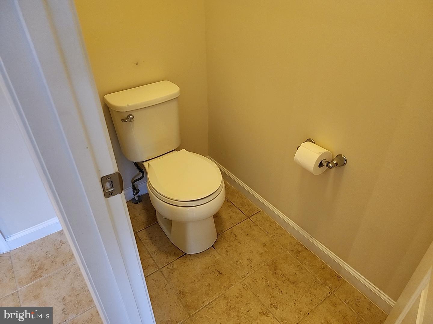 CHELSEA MANOR - Residential Lease