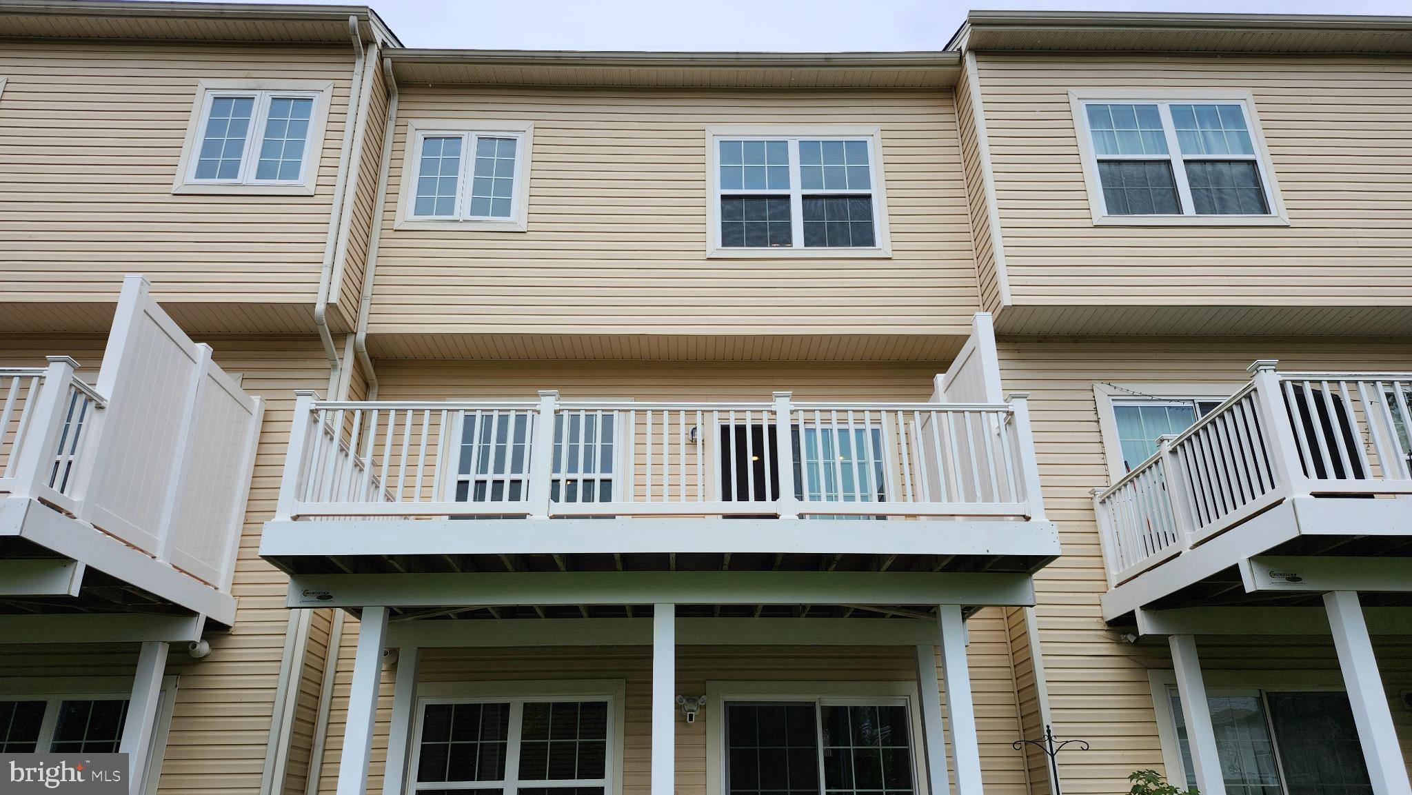 CHELSEA MANOR - Residential Lease