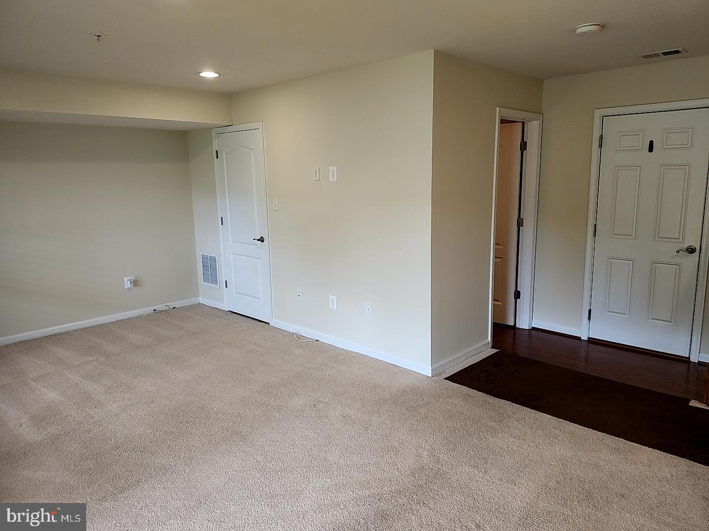 CHELSEA MANOR - Residential Lease