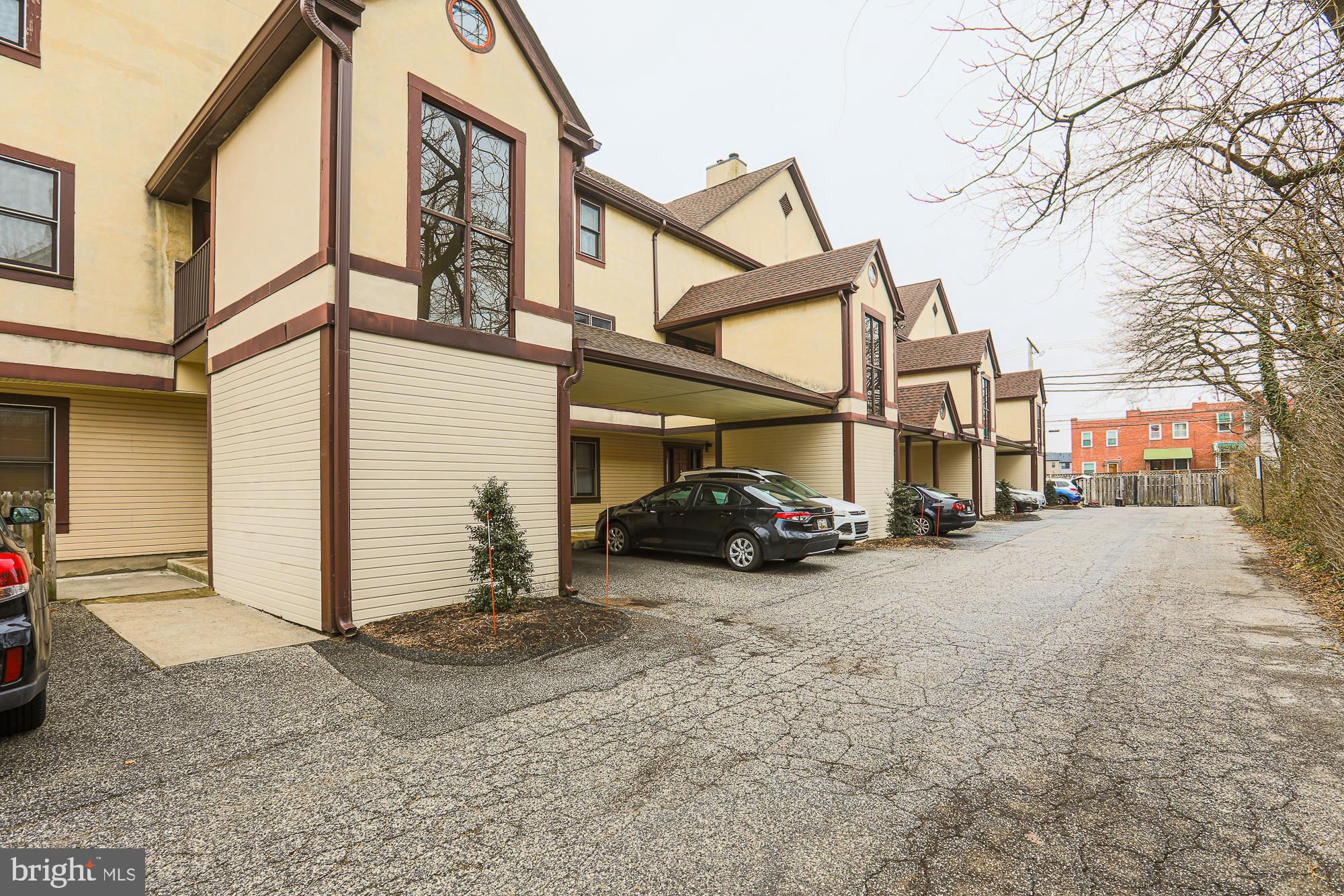 ROLAND PARK - Residential