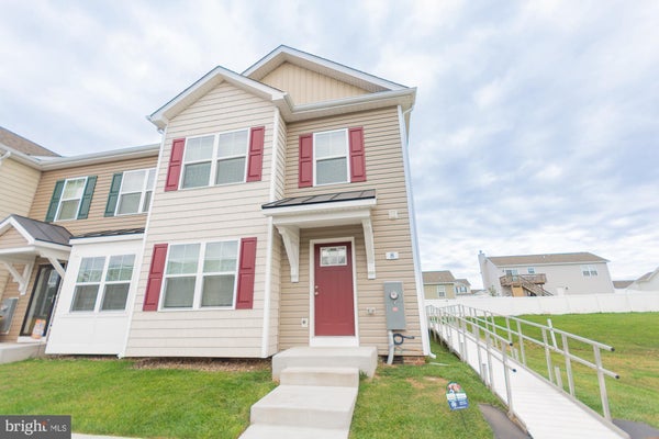 8 MOSES DR, MARTINSBURG, WV 25405 - Image 59f2753867f4aeb82660cc8d4d8c40dc/44957697