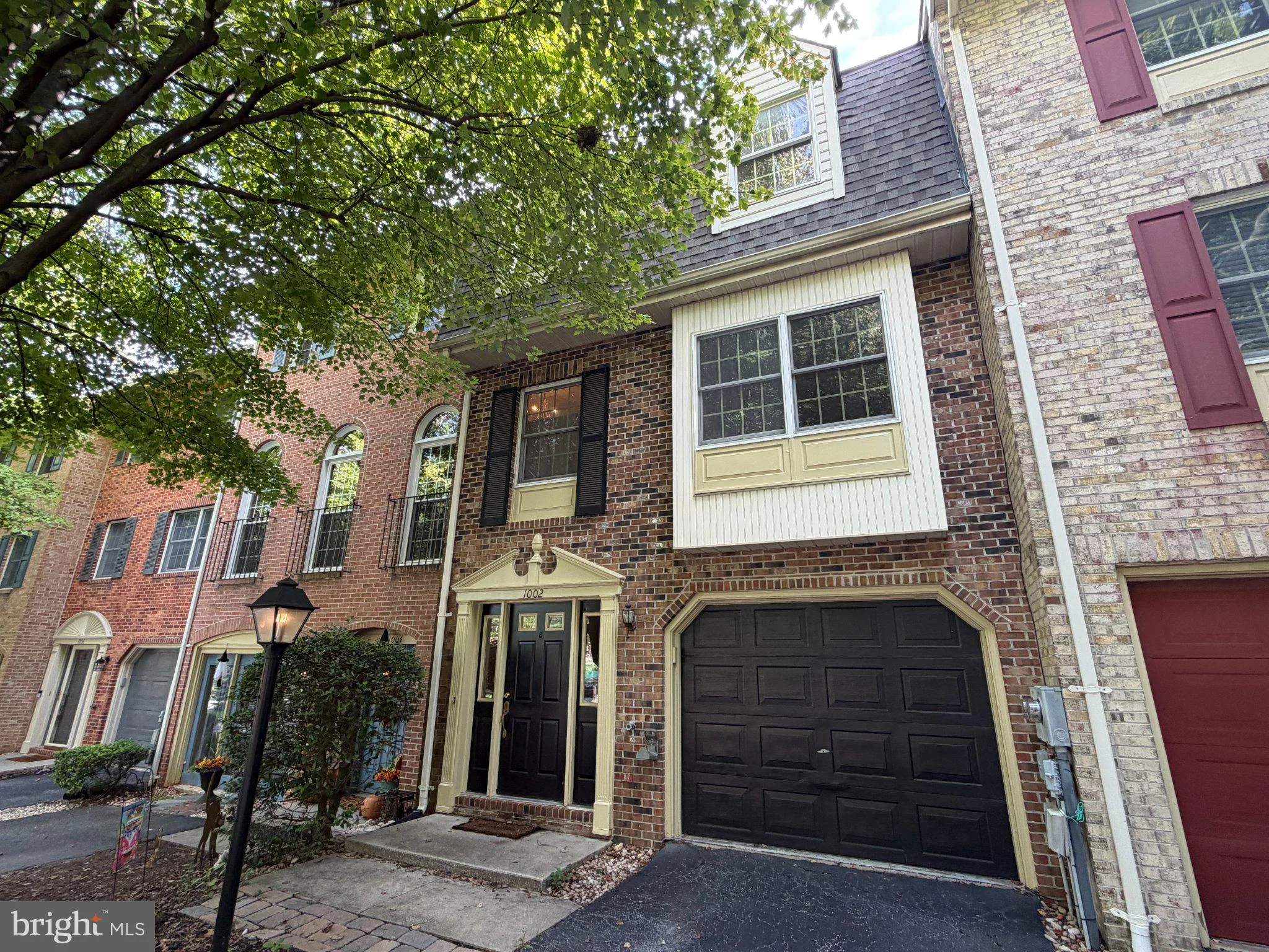 1002 Lindsay Lane