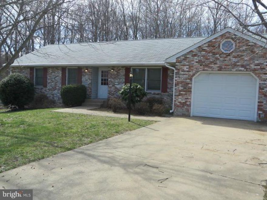 ONE LEVEL LIVING at it's finest!  Features 3 BR 2 BA, beautiful kitchen, family room with fireplace, separate dining room, large living room. Skylights, rear deck and one car garage.