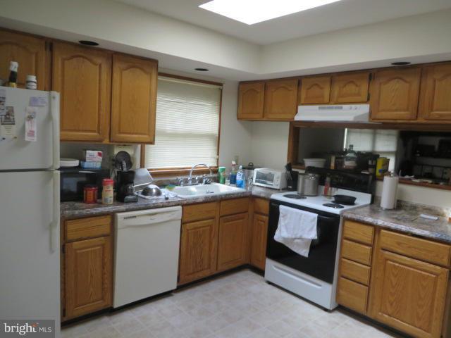 CHANCELLOR GREEN - Residential Lease