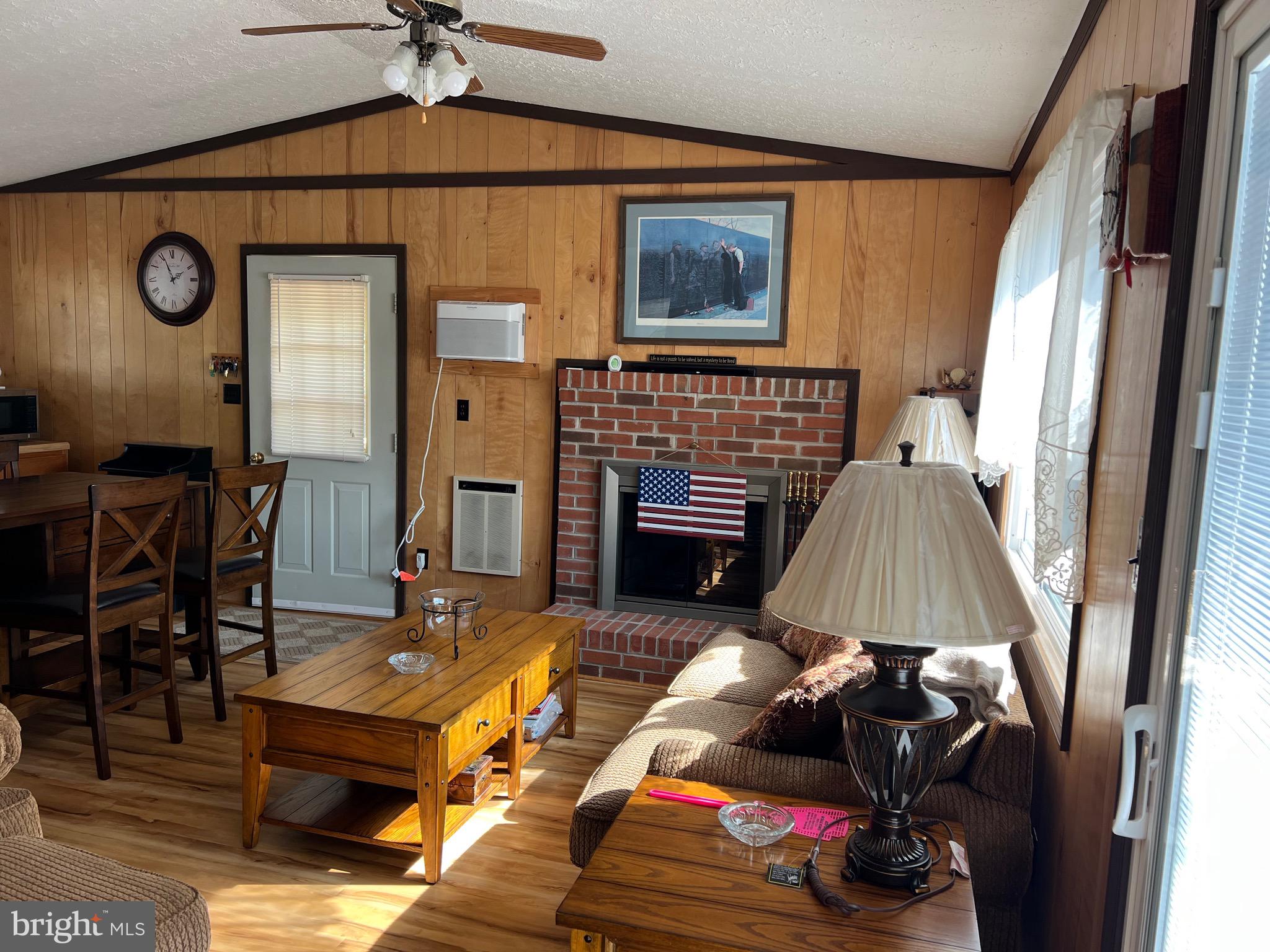 LITTLE MOUNTAIN ESTATES - Residential