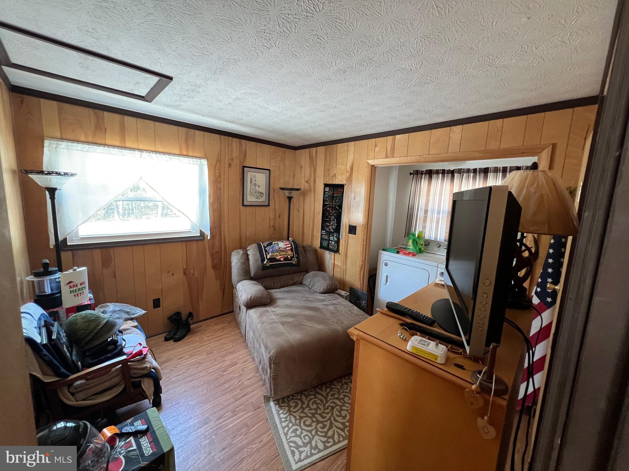 LITTLE MOUNTAIN ESTATES - Residential