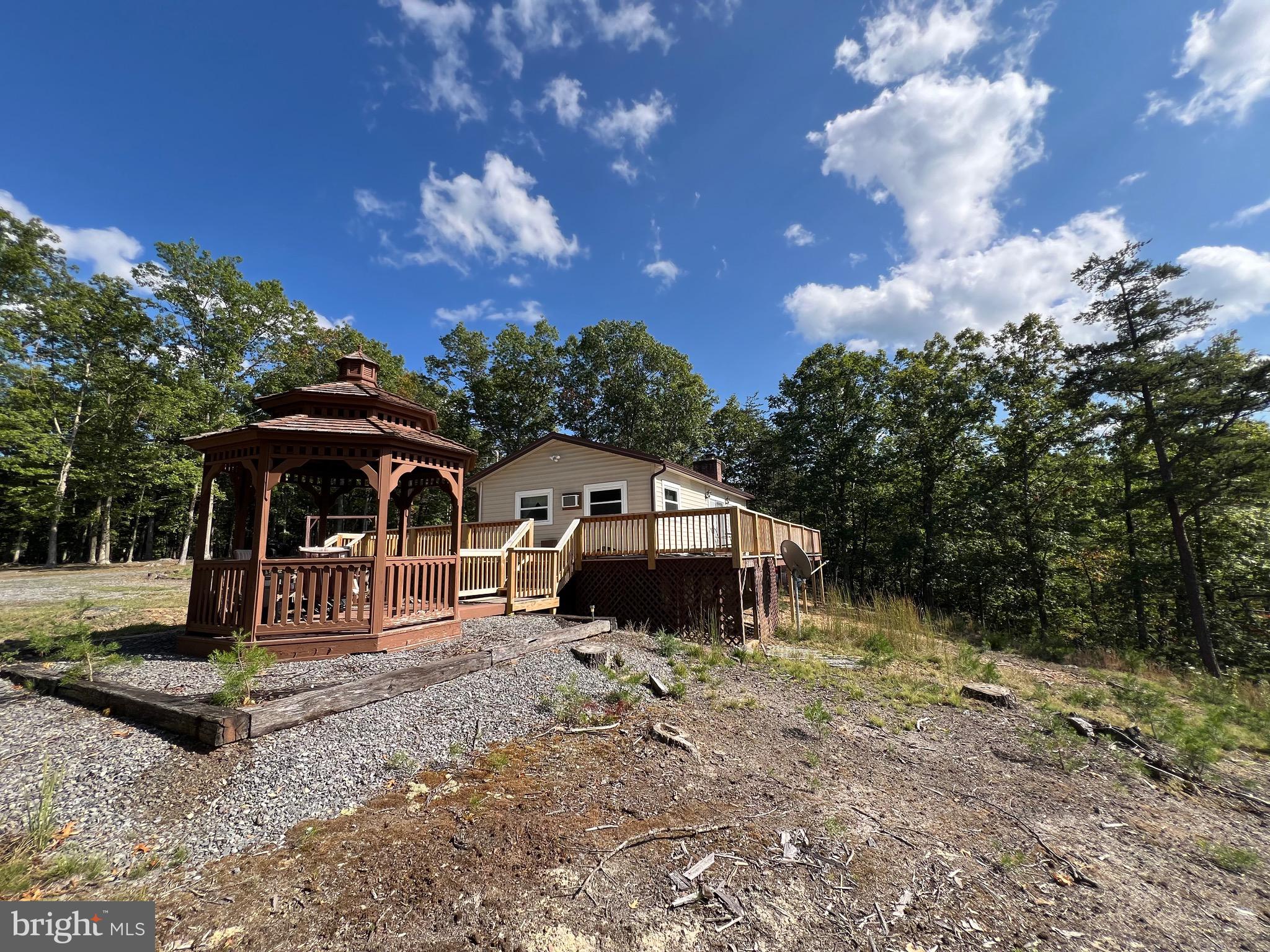 LITTLE MOUNTAIN ESTATES - Residential