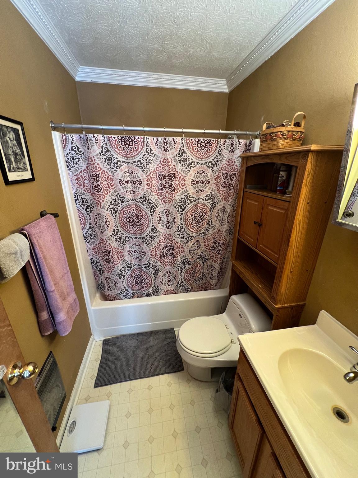 LITTLE MOUNTAIN ESTATES - Residential