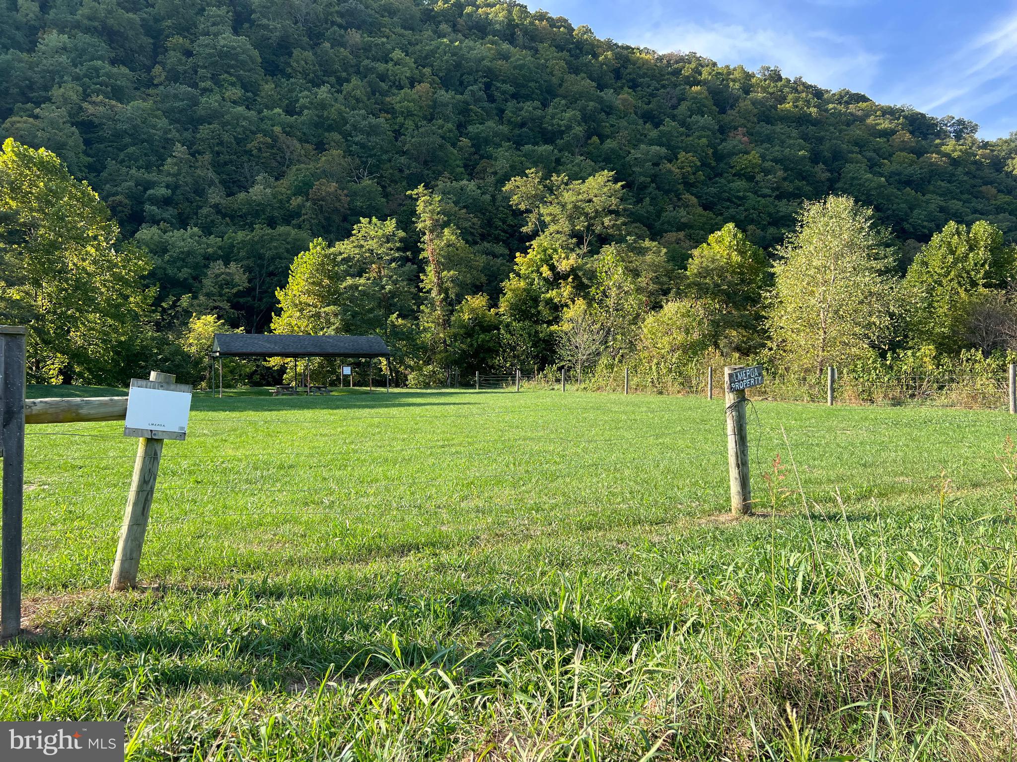 LITTLE MOUNTAIN ESTATES - Residential