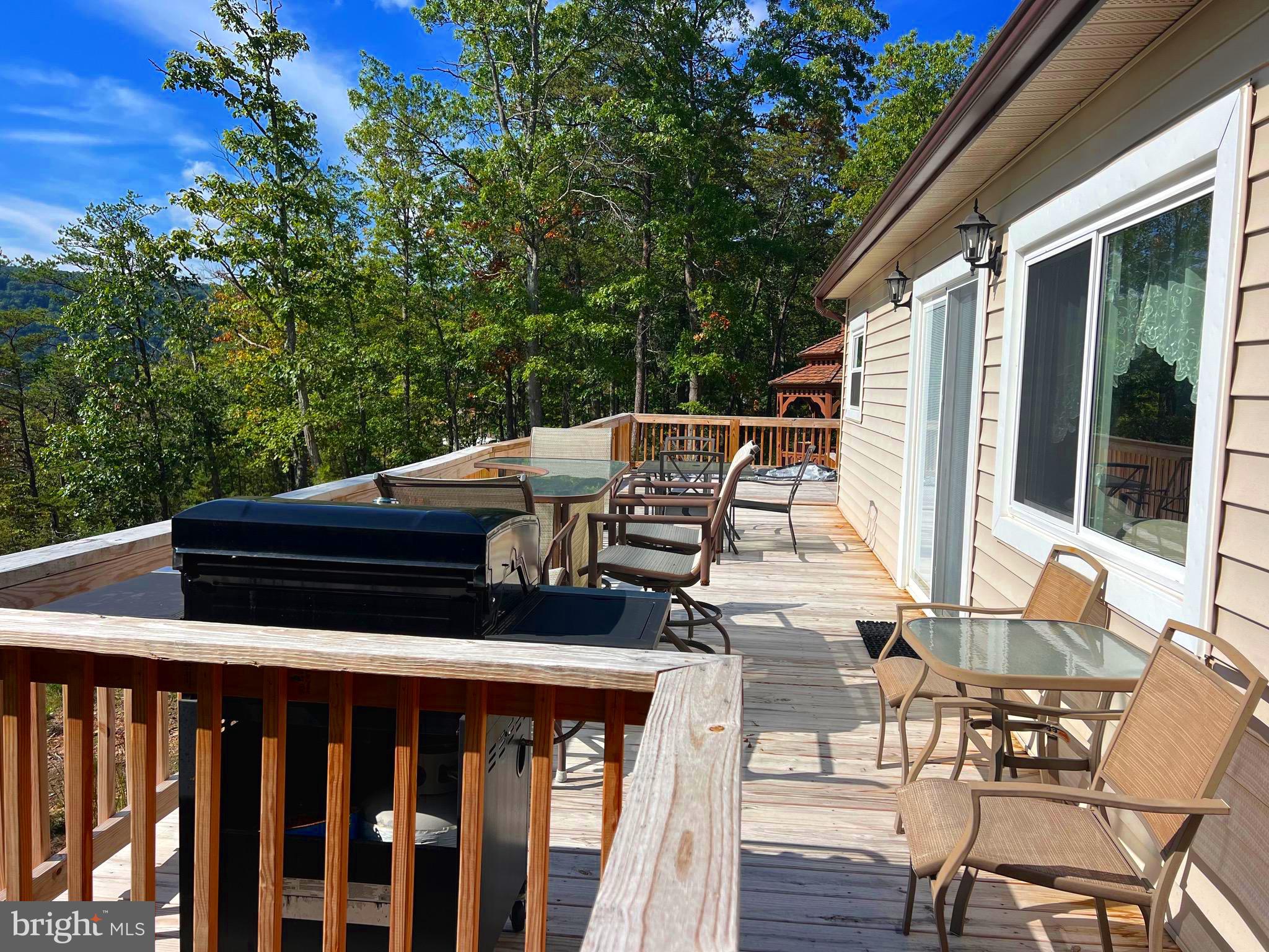 LITTLE MOUNTAIN ESTATES - Residential