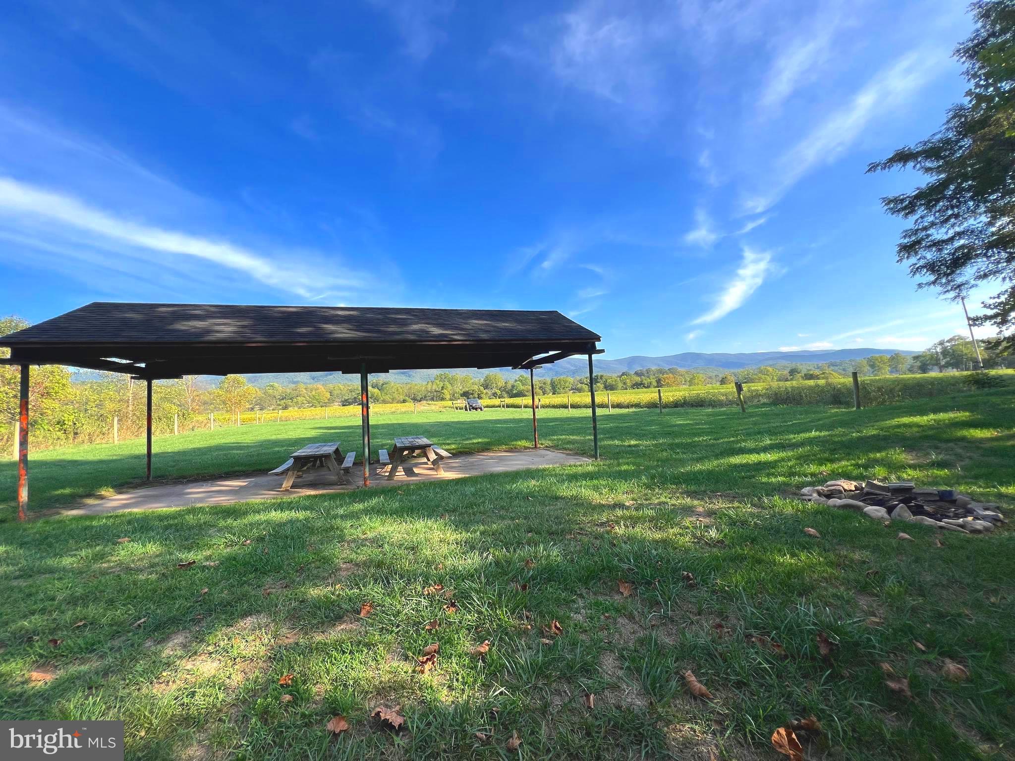 LITTLE MOUNTAIN ESTATES - Residential