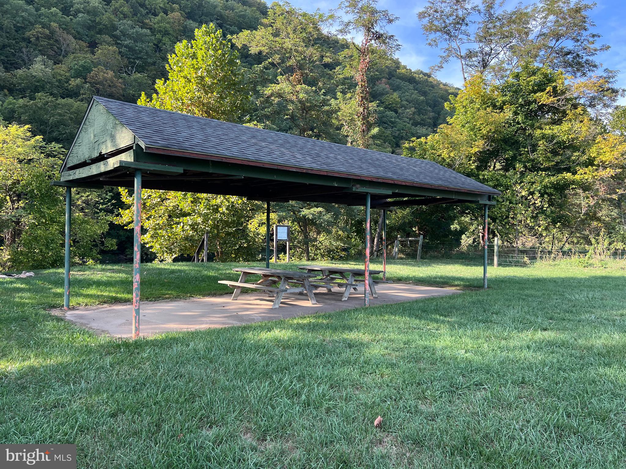 LITTLE MOUNTAIN ESTATES - Residential