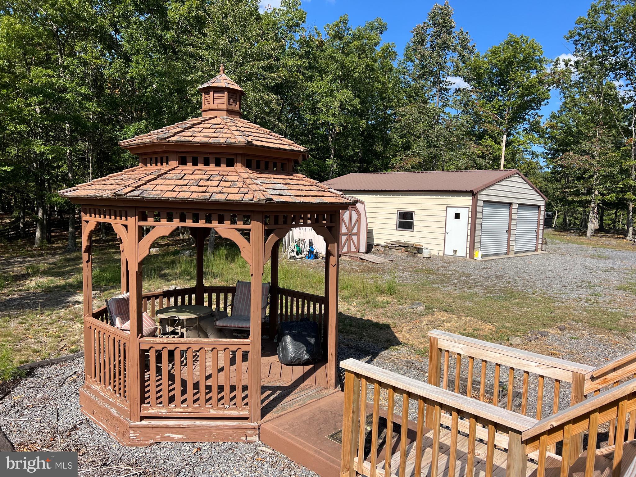 LITTLE MOUNTAIN ESTATES - Residential