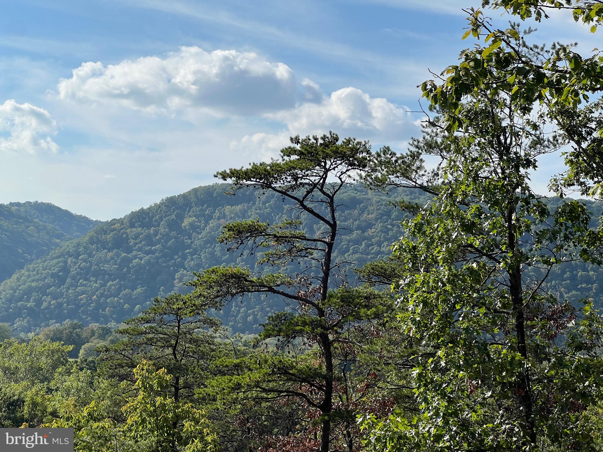 LITTLE MOUNTAIN ESTATES - Residential