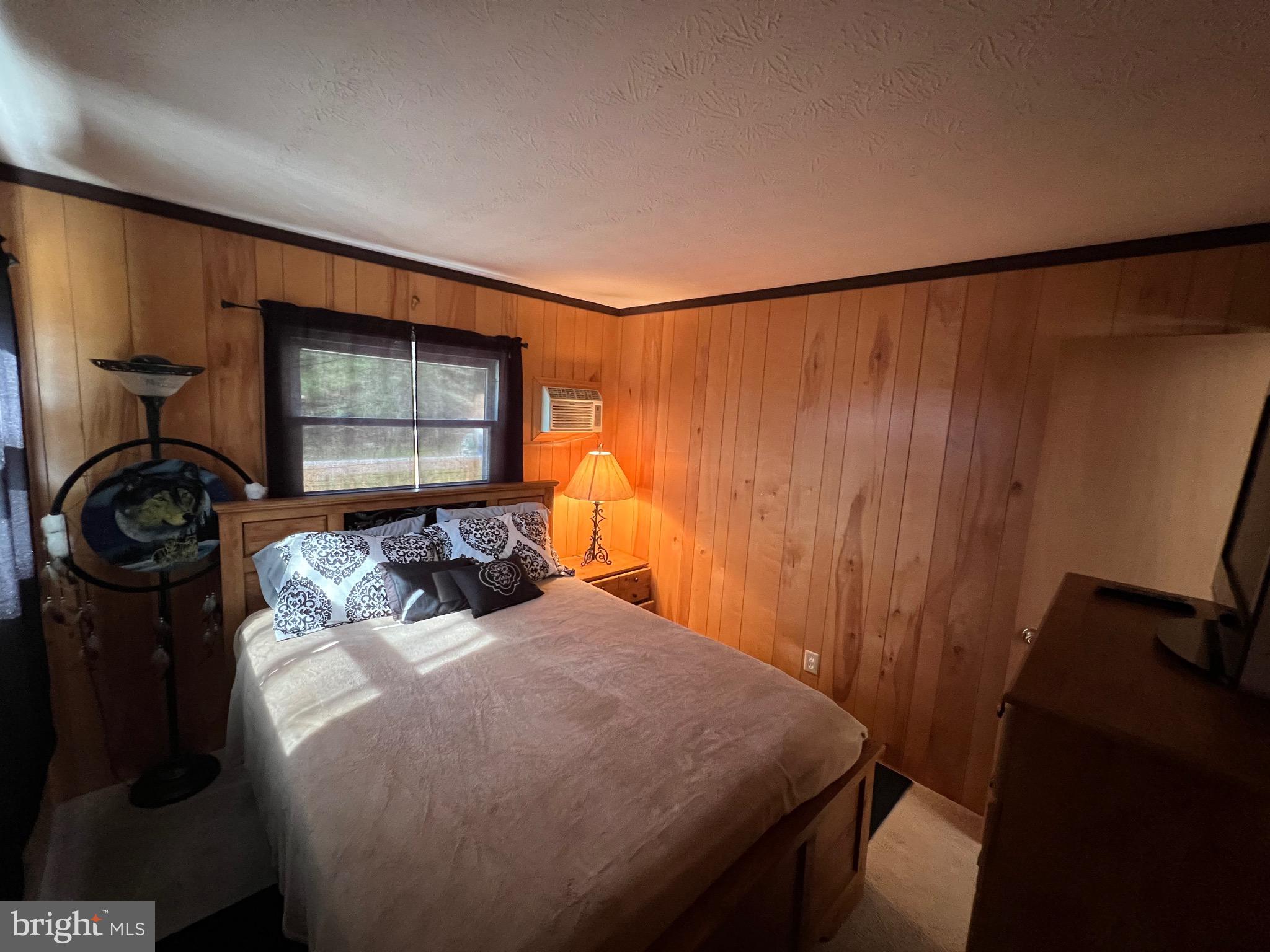 LITTLE MOUNTAIN ESTATES - Residential