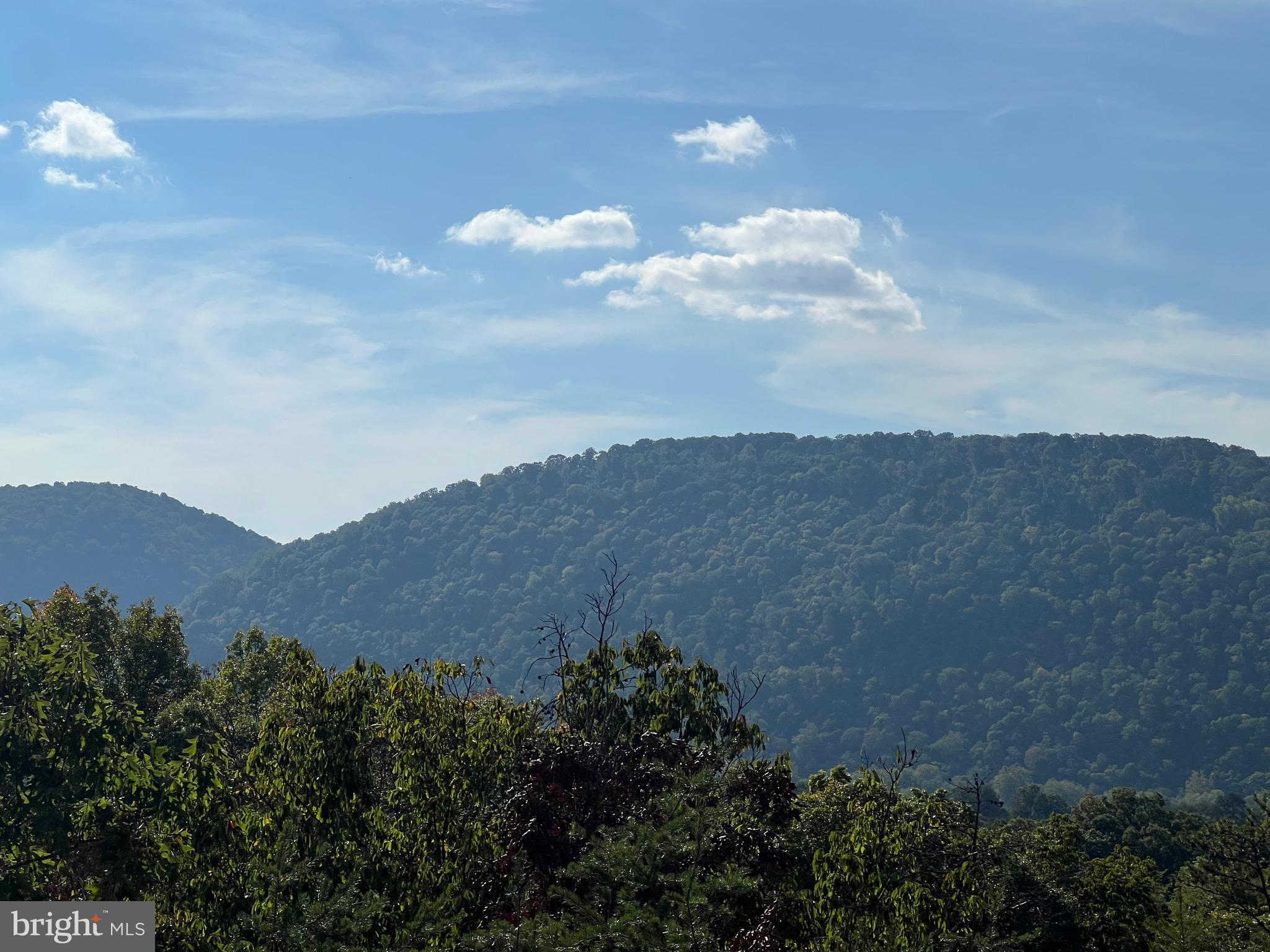 LITTLE MOUNTAIN ESTATES - Residential