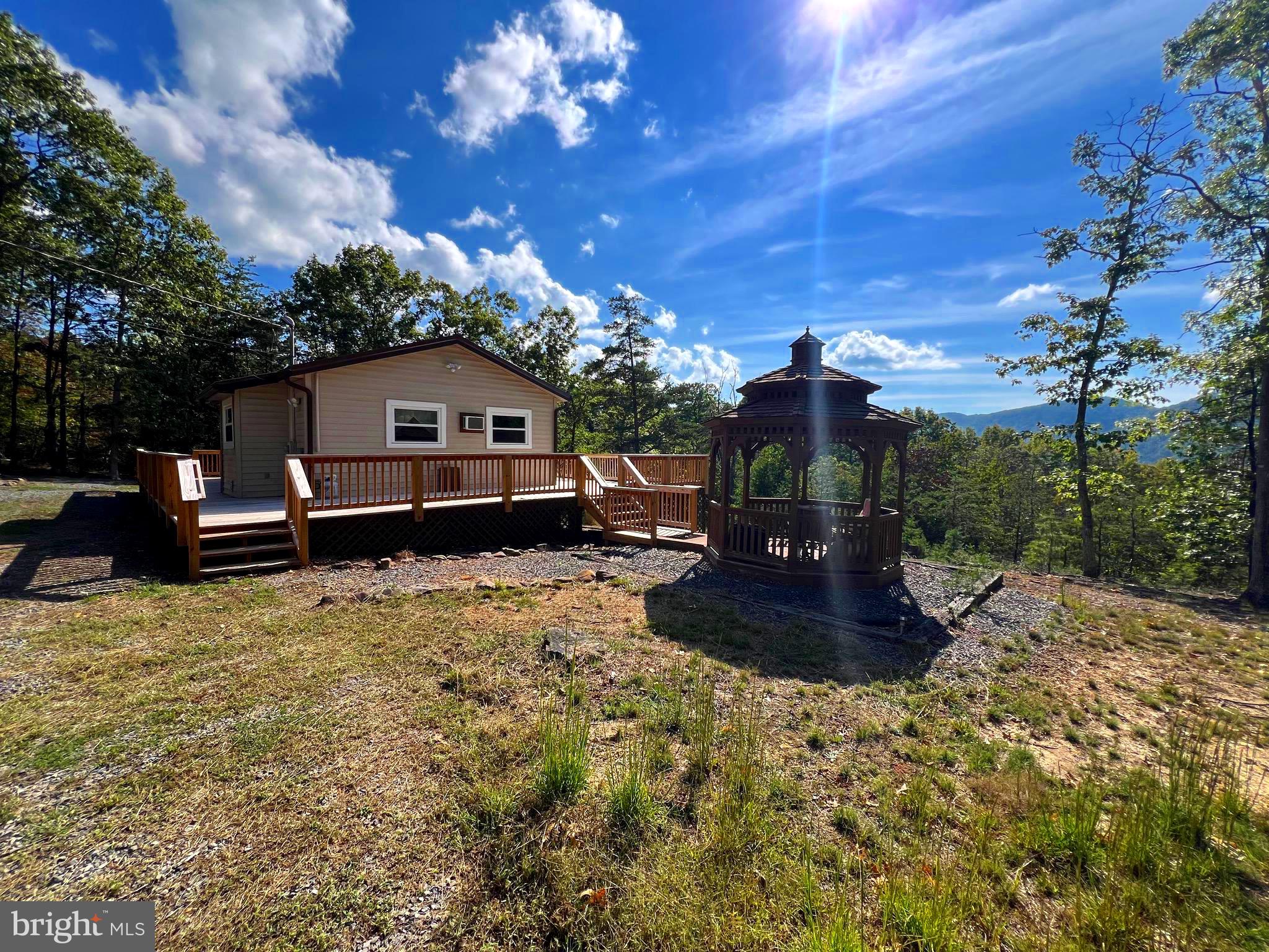 LITTLE MOUNTAIN ESTATES - Residential