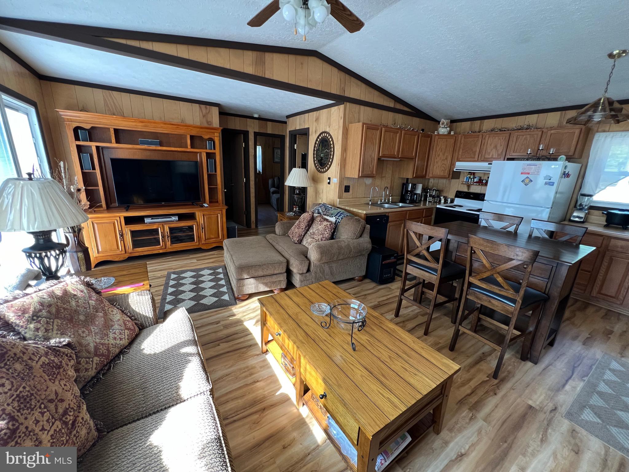 LITTLE MOUNTAIN ESTATES - Residential