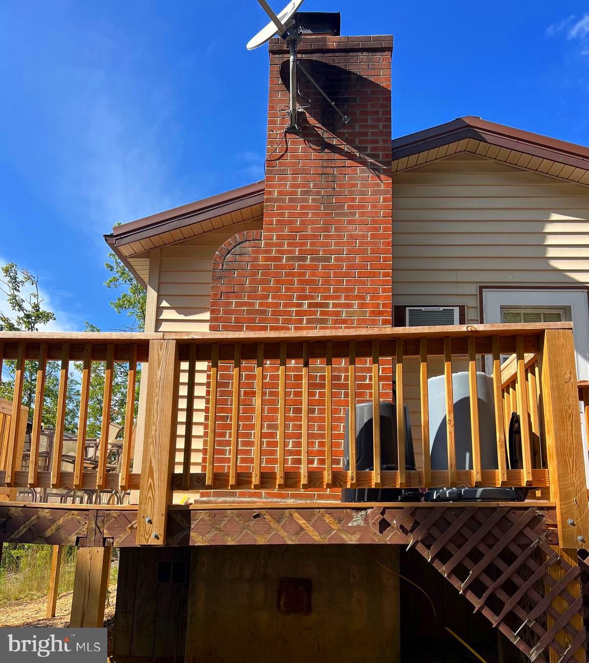 LITTLE MOUNTAIN ESTATES - Residential