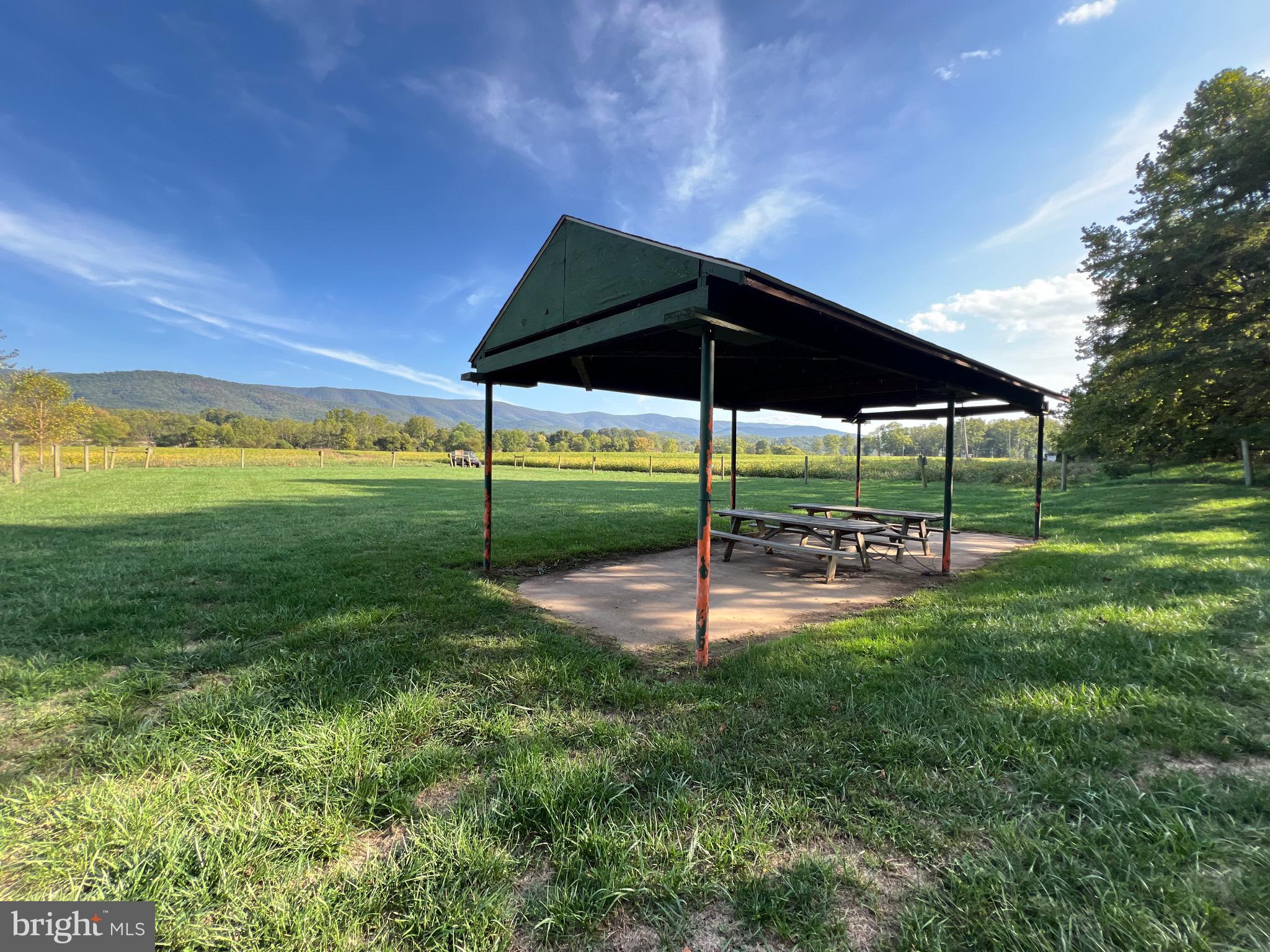 LITTLE MOUNTAIN ESTATES - Residential