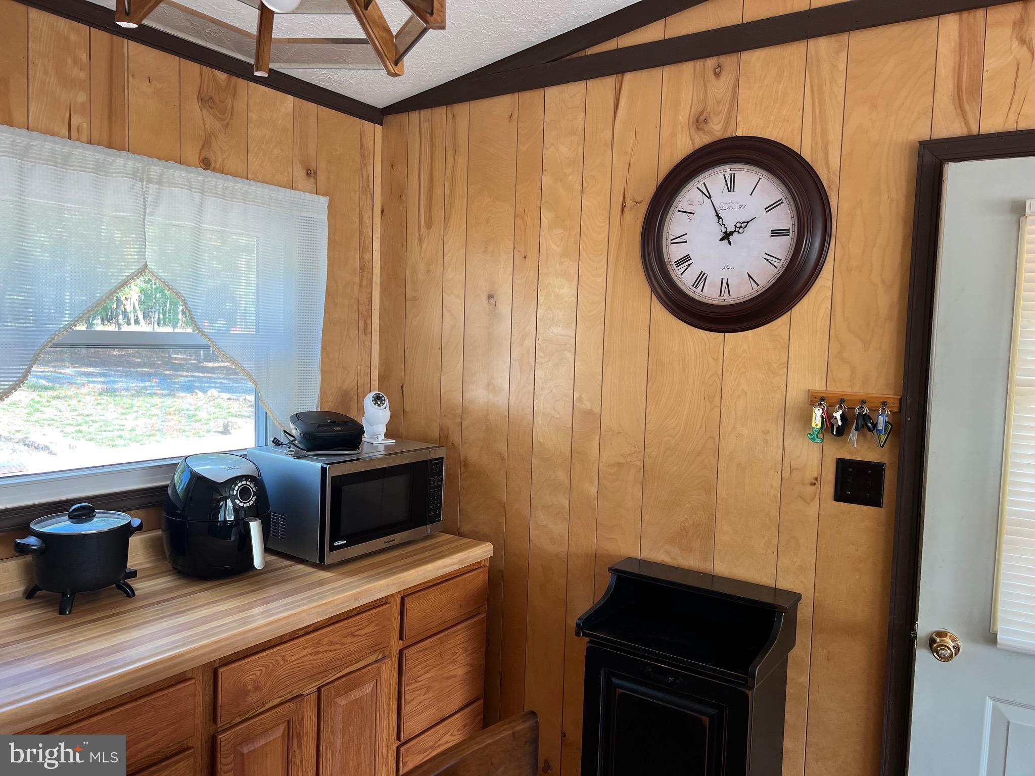 LITTLE MOUNTAIN ESTATES - Residential