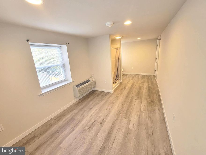 19 N Washington #2 is located on the 2nd floor.  This is a studio style apartment but does not have a kitchen. Cooking is limited due to fire system.   It is  a newly renovated room style unit with new flooring.   Room dimensions are 20ft x 10ft.  Laundry is on 1st floor and coin operated.  Parking is on street.  Utilities included such as electric, heat, water, trash and WiFi.   Month to month lease option or longer term.  Clear background with above 625 credit preferred.  Lease start date ideally within the current week and will collect first month and security deposit to move in.