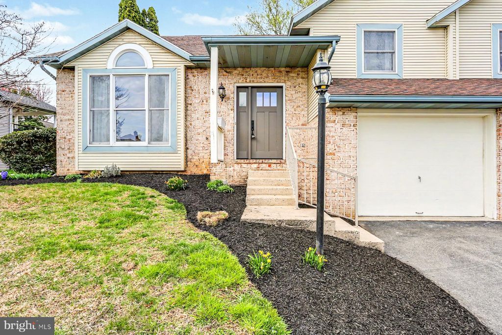 Photo of 202 Roosevelt Circle, EPHRATA, PA 17522 (MLS # PALA2085584)